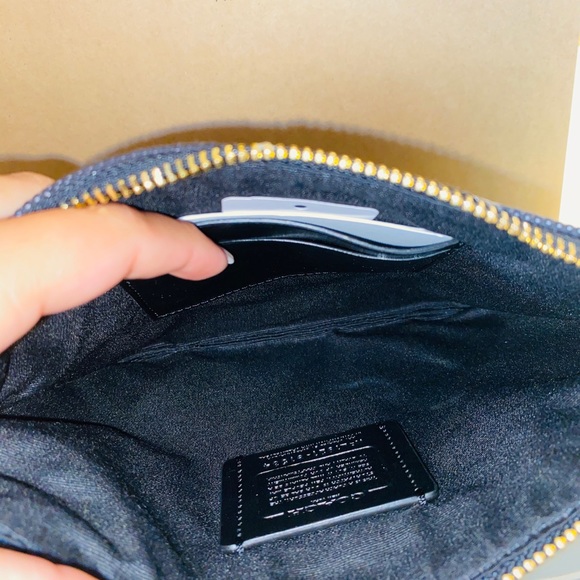 Nwt! Coach wristlet Love collection💕 - Picture 4 of 4